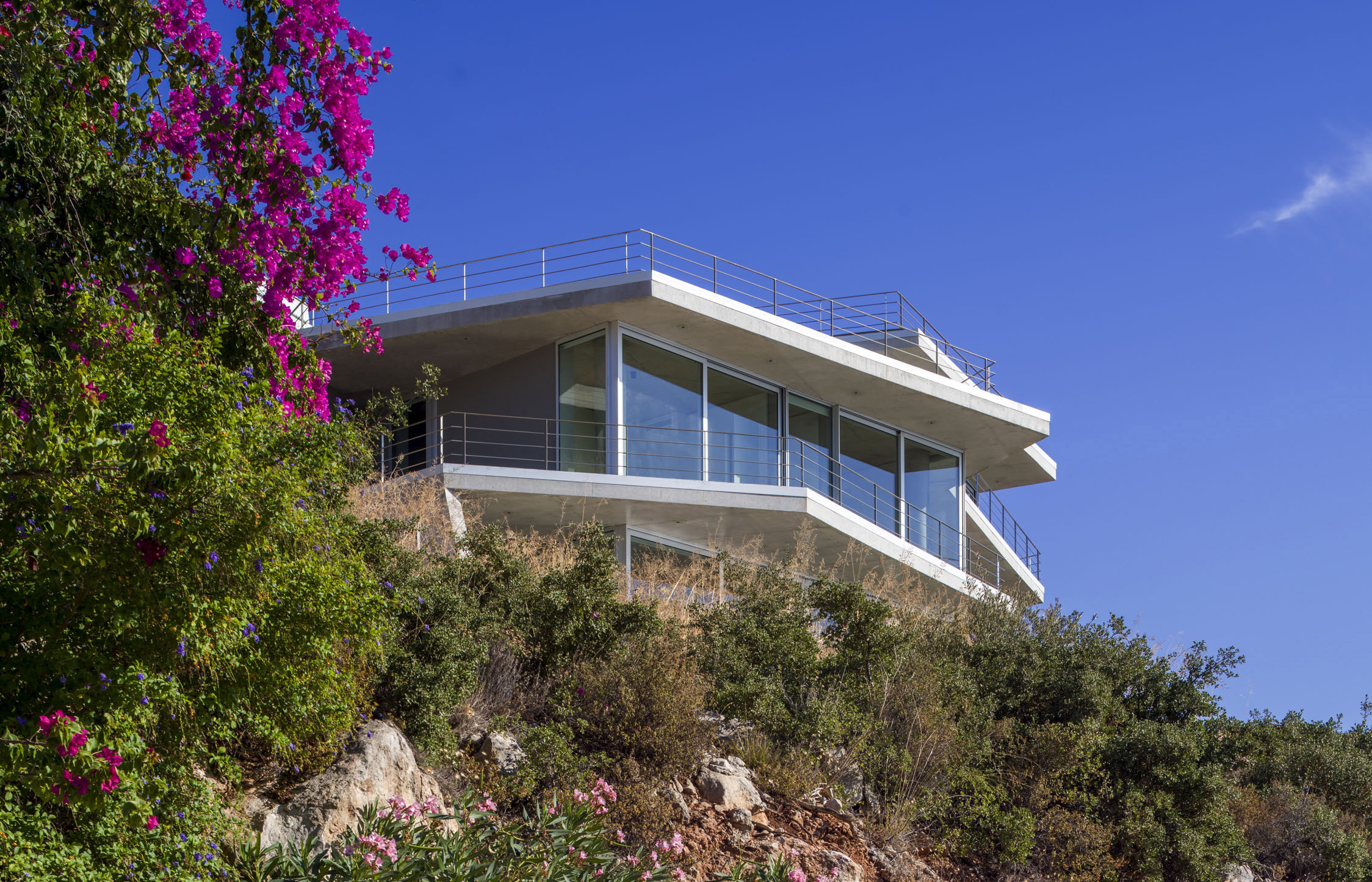 VILLA TOPOS ON EK-MAG